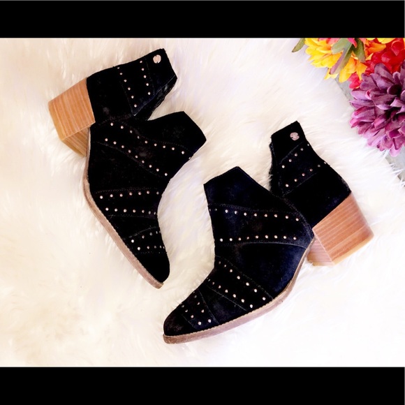 Roxy Shoes - 🆕ROXY Stud Suede Ankle Bootie